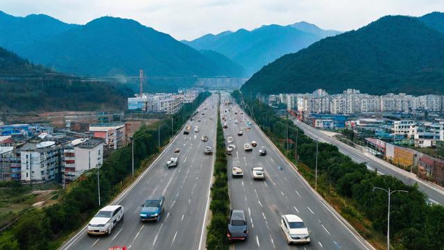 雷波县限行期间，城区哪些道路实施交通管制？