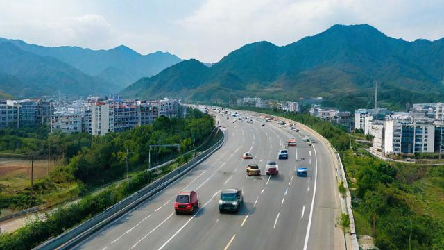 雷波县限行期间，城区哪些道路实施交通管制？