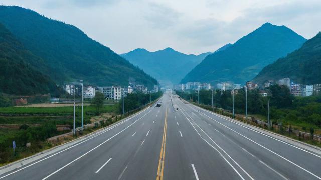 雷波县限行期间，城区哪些道路实施交通管制？