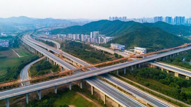 鞍山市至抚顺市高速公路建设进展如何？