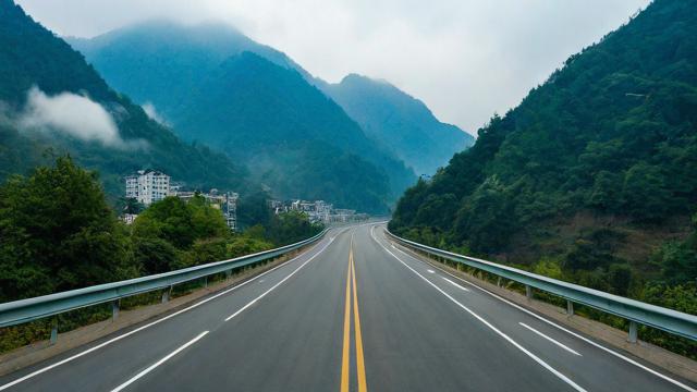 芦山县哪个路段限速多少公里每小时？