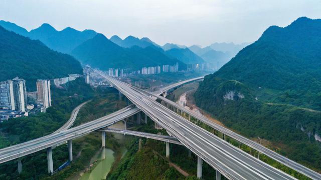 巫山县至宜昌市的高速公路何时全线通车？