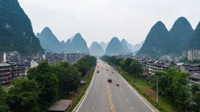 鹿寨县限号实施期间，城区哪些时段和路段禁止通行？