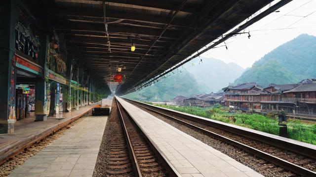 黔东南州火车站多站台探秘：一站一世界，体验多元风情