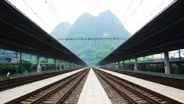 黔东南州火车站多站台探秘：一站一世界，体验多元风情