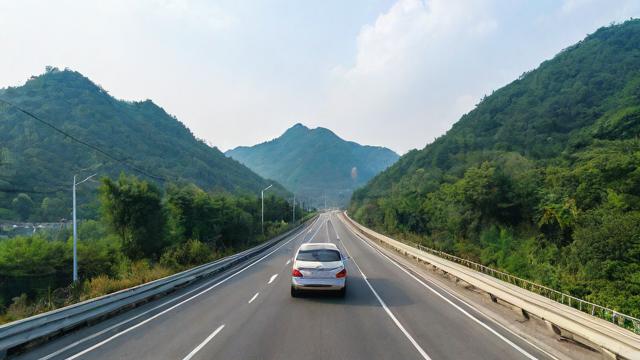 钟山区限行期间，周六日哪些路段可以通行？