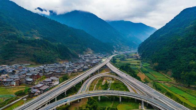 雅江县交通线路分布图如何？