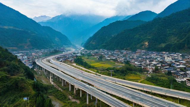 雅江县交通线路分布图如何？