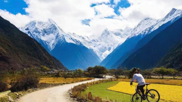 骑行米林，畅游绿色秘境：探索康巴山川自行车之旅