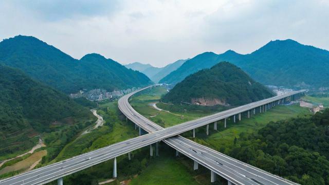 黔西高速公路全线通车倒计时，畅达黔西，尽享高速之旅！🚗🌟