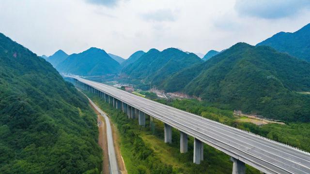 黔西高速公路全线通车倒计时，畅达黔西，尽享高速之旅！🚗🌟