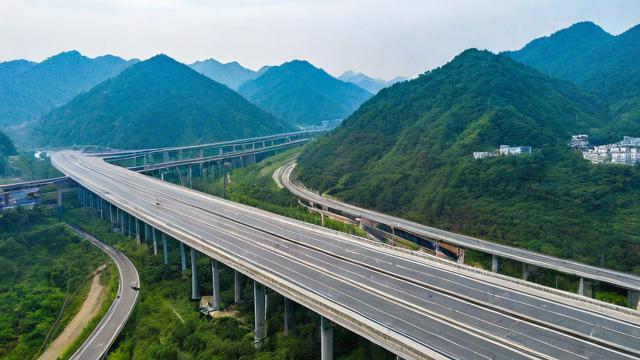 通山县高速公路何时全线通车？