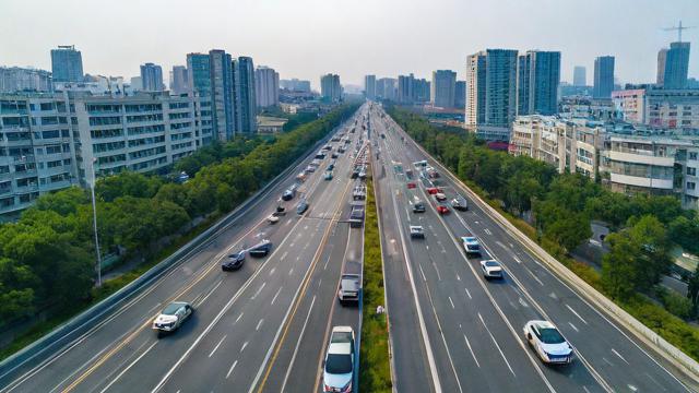 颍州区机动车数量如何影响当地交通流量？