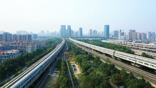 鱼峰区高铁站附近有什么值得游玩的景点？