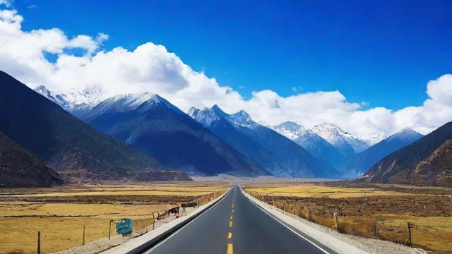 香格里拉至德钦，秘境之旅：穿越天路，尽享绝美路况惊艳之旅