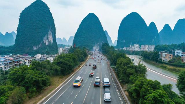 靖西市限行期间，哪些时间段和路段禁止车辆通行？