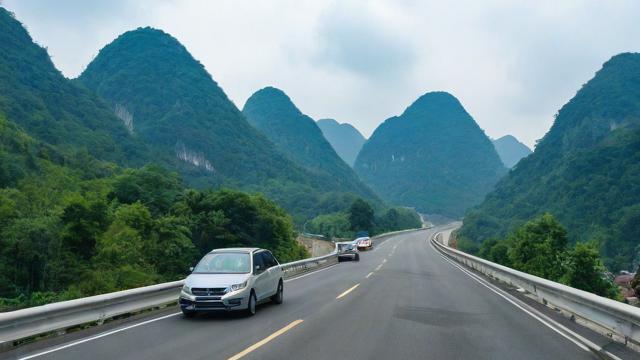 黔江区哪些路段易堵，如何绕行避开私家车高峰？