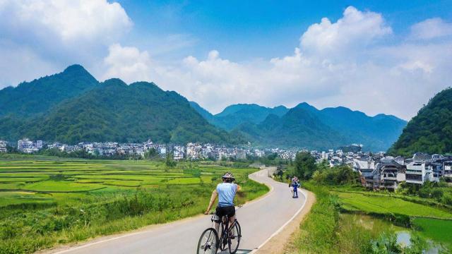 探寻东兰县美丽风光：一场自行车骑行之旅的完美启程