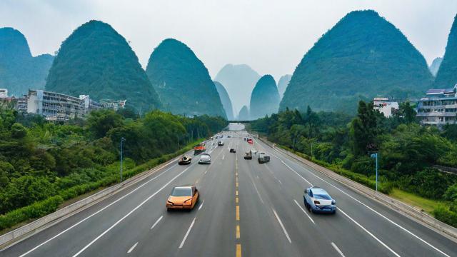 马山县限行期间，县城哪些道路实施临时交通管制？