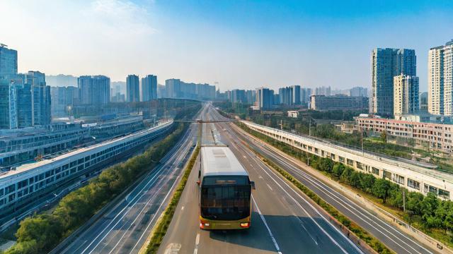 鞍山市公交车线路查询如何操作？