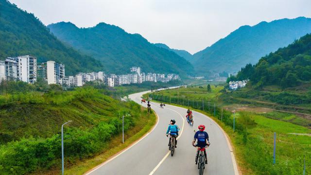 鹤峰县自行车活动路线推荐？